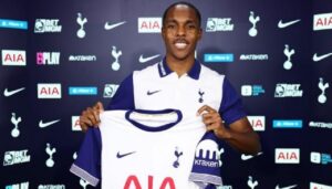 Mathys Tel gia nhập tottenham